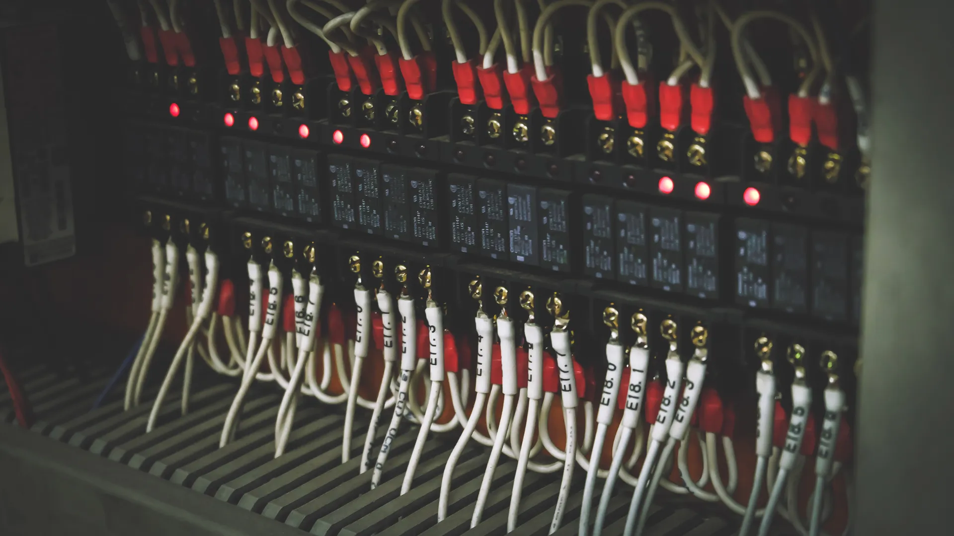 PLC programlama konusunu anlatan görsel